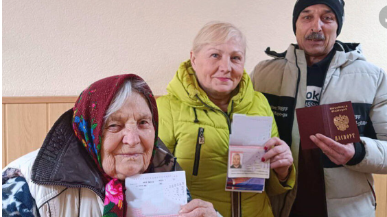 Avdeevka sakinləri ilk rus pasportlarını aldılar